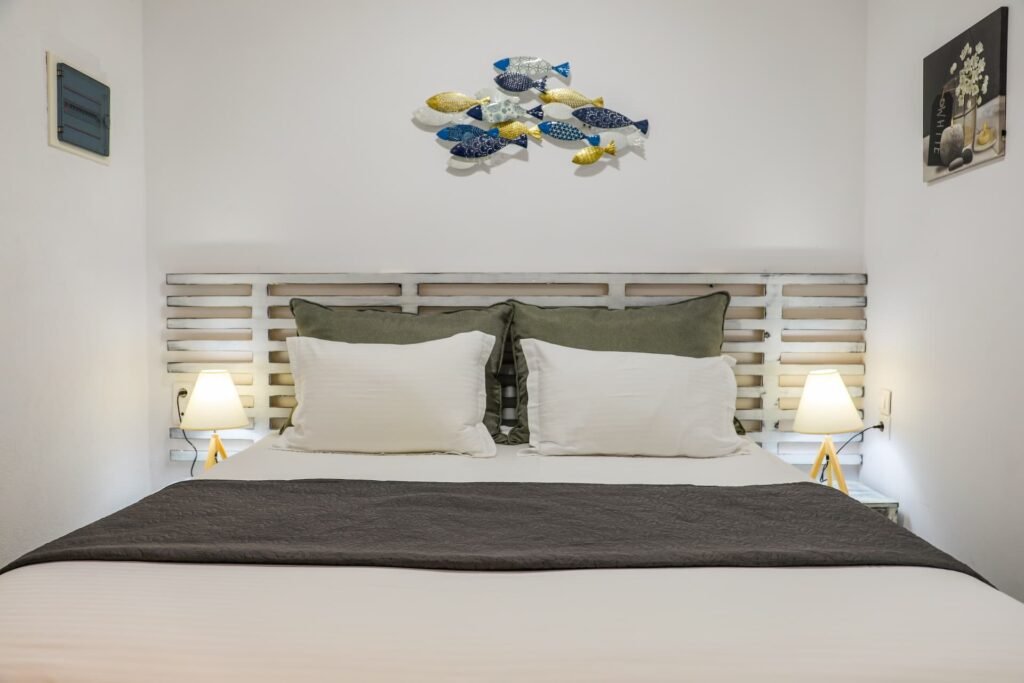 Aura Apartment in Skiathos Town, stay in the centre of Skiathos.