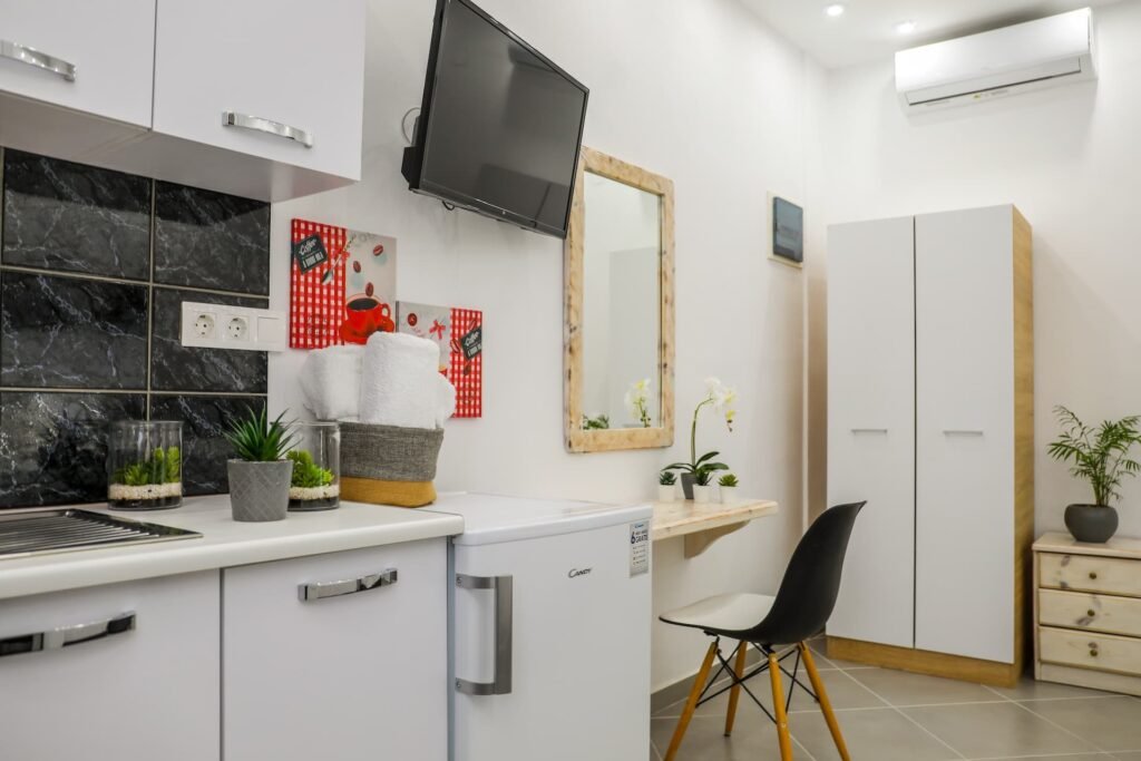 Aura Apartment in Skiathos Town, stay in the centre of Skiathos.