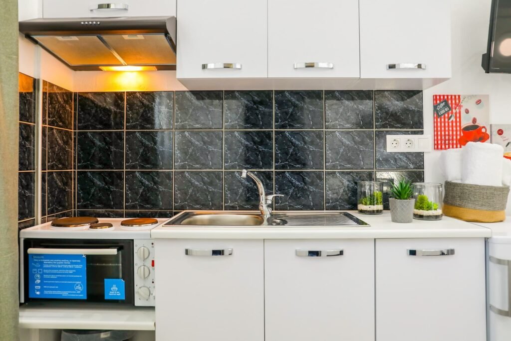 Aura Apartment in Skiathos Town, stay in the centre of Skiathos.